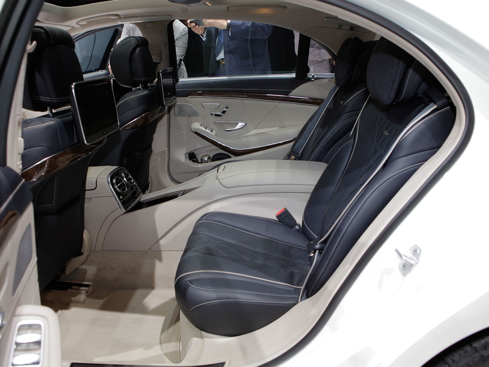 Rear passenger cabin of a Mercedes Benz S 500 with leather seats and seatback screens